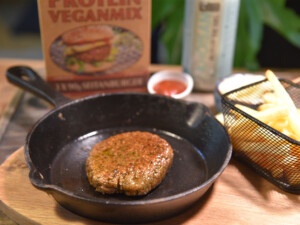 recipe for homemade vegan burger with French fries with the instant protein vegan mix from Bertyn