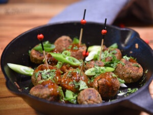 recette pour des boulettes thaï riches en protéines faites avec le mélange instantané de seitan de Bertyn