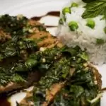 Steak de seitan frit à la menthe et au persil