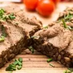 Frisse vegan paté van seitan met bieslook en liquid smoke