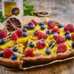 vegan taart recept voor citroentaartje met vers fruit en gedroogde citroen