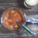 Recipe for the finest tomato soup with vegan balls